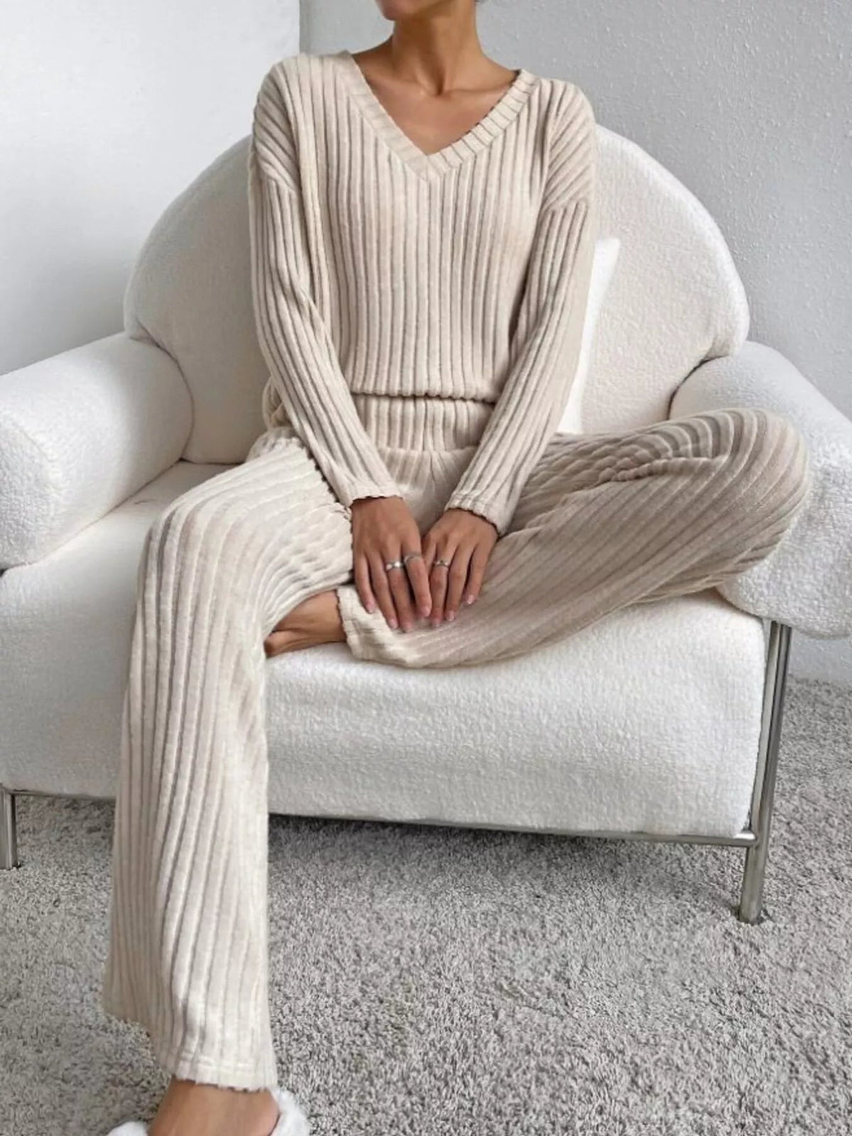 Neutral ribbed-knit long-sleeve top and pants set for fall
